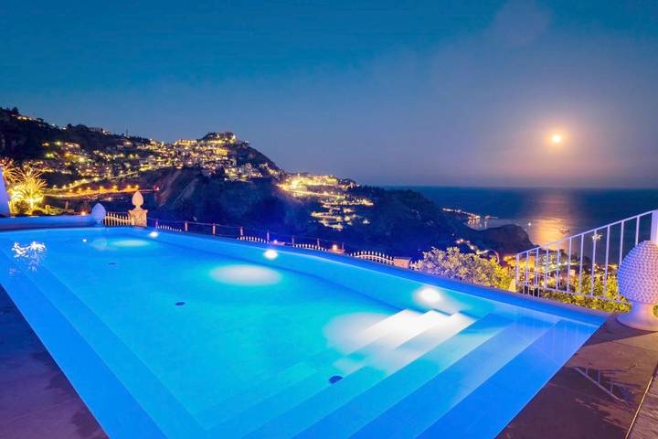 B&b per 2 persone, con Terrazza e Giardino nonché Piscina a Castelmola