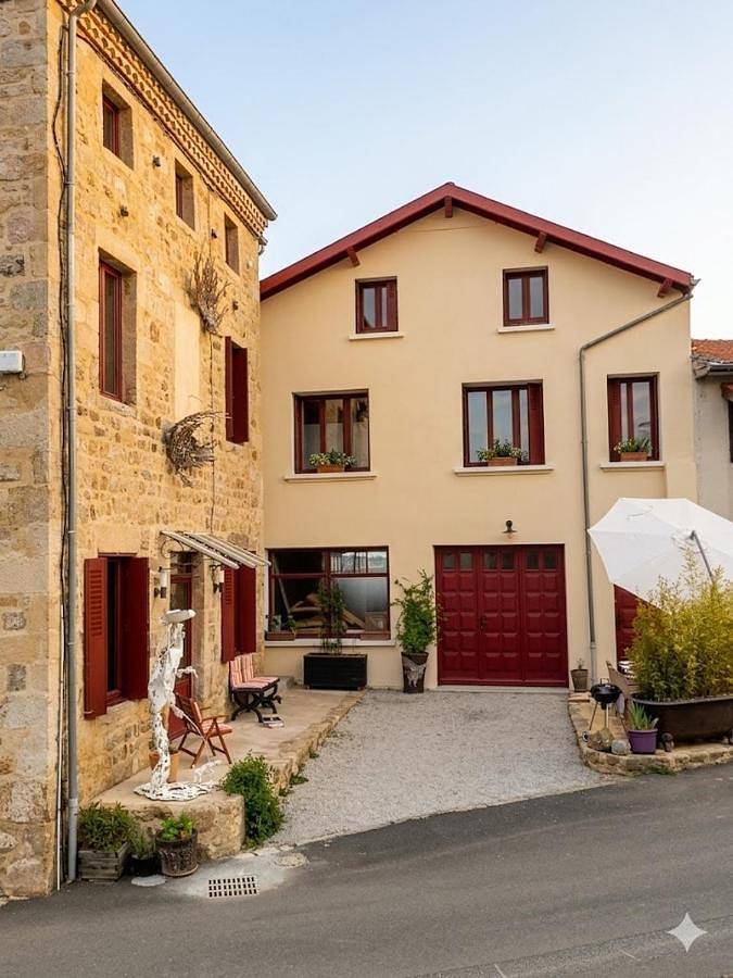 Location de vacances pour 14 personnes, avec Jacuzzi et Terrasse ainsi que Sauna et Vue à Rozier-Côtes-d'Aurec