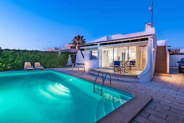 Maison de vacances pour 6 personnes, avec Balcon et Jardin ainsi que Piscine et Vue à Cap d'Artrutx