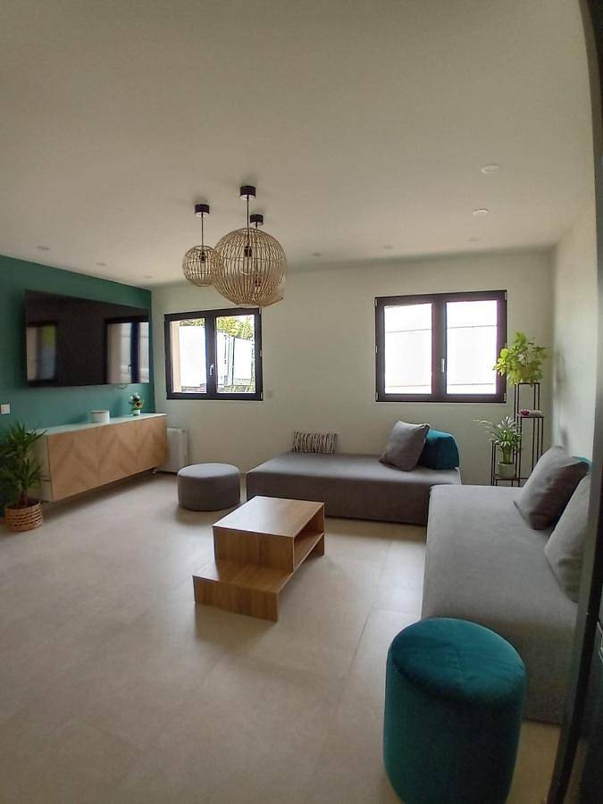 Location de vacances pour 6 personnes, avec jardin à Feucherolles