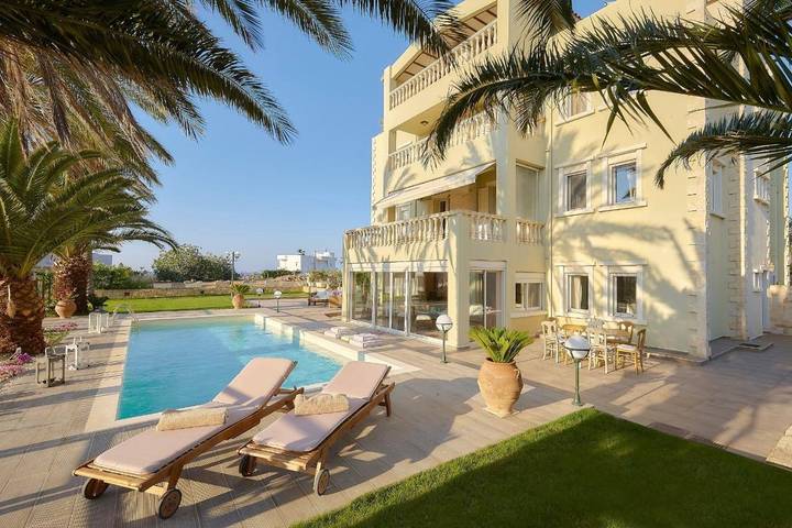Villa for 12 personer, med have og udsigt samt pool, husdyr tilladt - 1