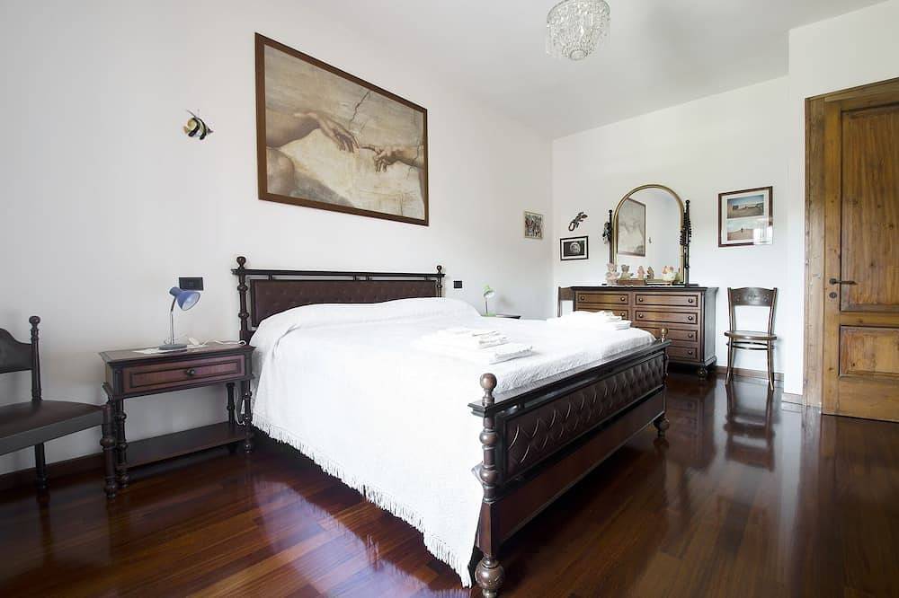 Monzambano: Haus mit Garten und Panoramaloggia mit Kamin zum Grillen in Monzambano, Gardasee