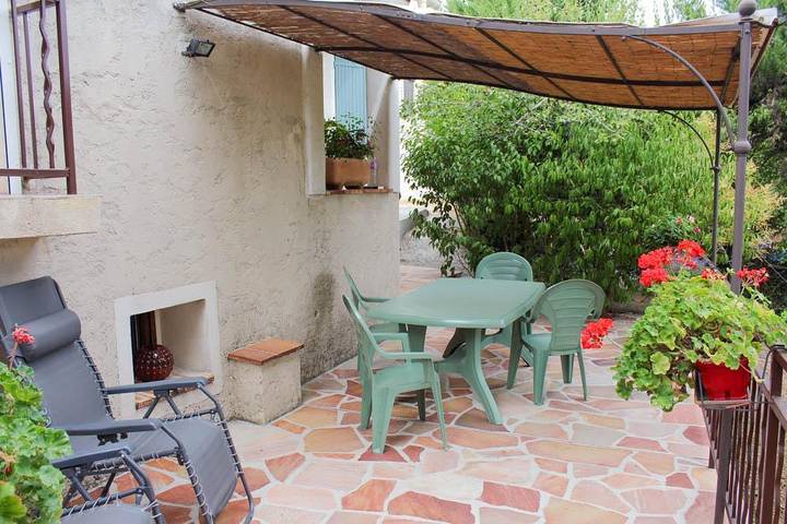Gîte pour 2 personnes, avec jardin ainsi que terrasse et vue