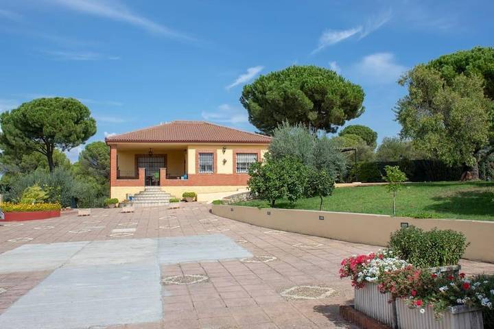 Casa de vacaciones para 16 personas, con piscina además de vistas y jardín - 1