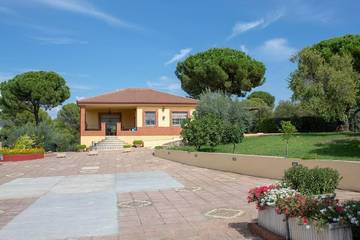 Casa de vacaciones para 13 personas, con jardín además de piscina y vistas en Córdoba
