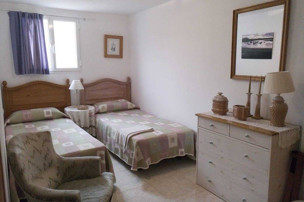 Entire apartment, Two bed  two bath (both  with walkin shower) Apt. with  10X5 heated pool. in El Barrero, Granadilla de Abona