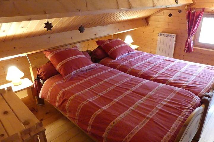 Chalet bois esprit montagnard 2 à 4 pers 40m2 chambre séparée in Saint-Gervais-les-Bains, Pays du Mont-Blanc