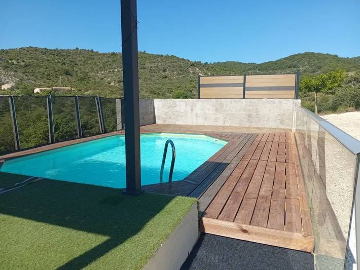 Location de vacances pour 6 personnes, avec jardin et piscine à Gras