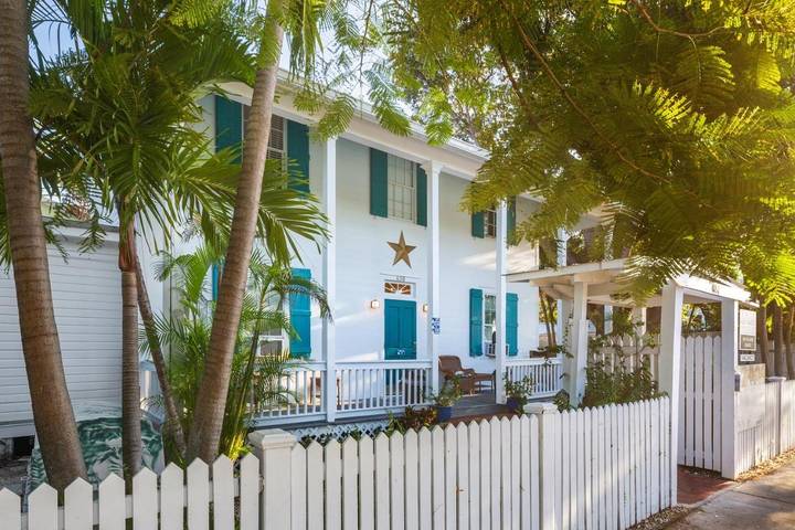 Chambre d’hôte pour 2 personnes, avec jardin ainsi que piscine et terrasse