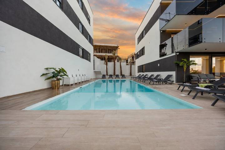 Villa pour 45 personnes, avec jardin ainsi que terrasse et piscine, animaux acceptés à Pomer - 4