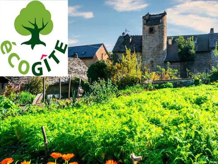 Gîte pour 4 personnes, avec jardin et piscine, adapté aux familles à Saint-Étienne-du-Valdonnez