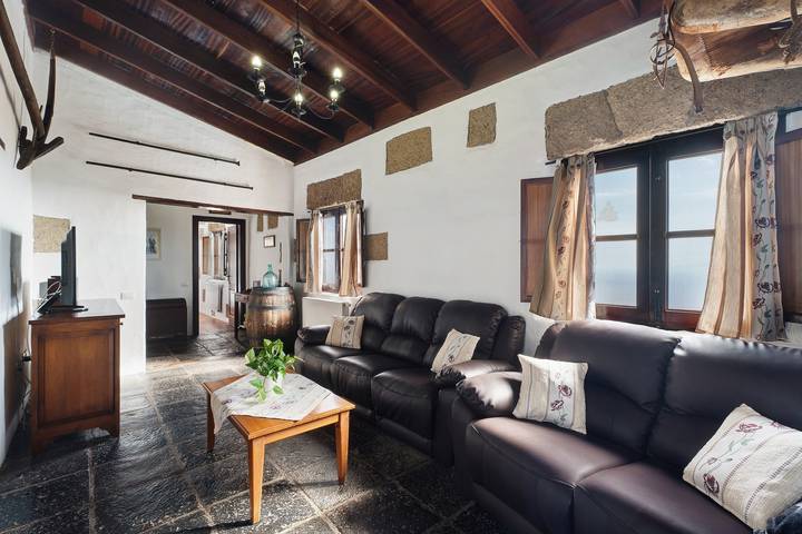 Country House "Biofinca Las Dulces Casa La Cuadra" with Sea View, Shared Heated Pool & Wi-Fi in Guía de Isora, South Tenerife