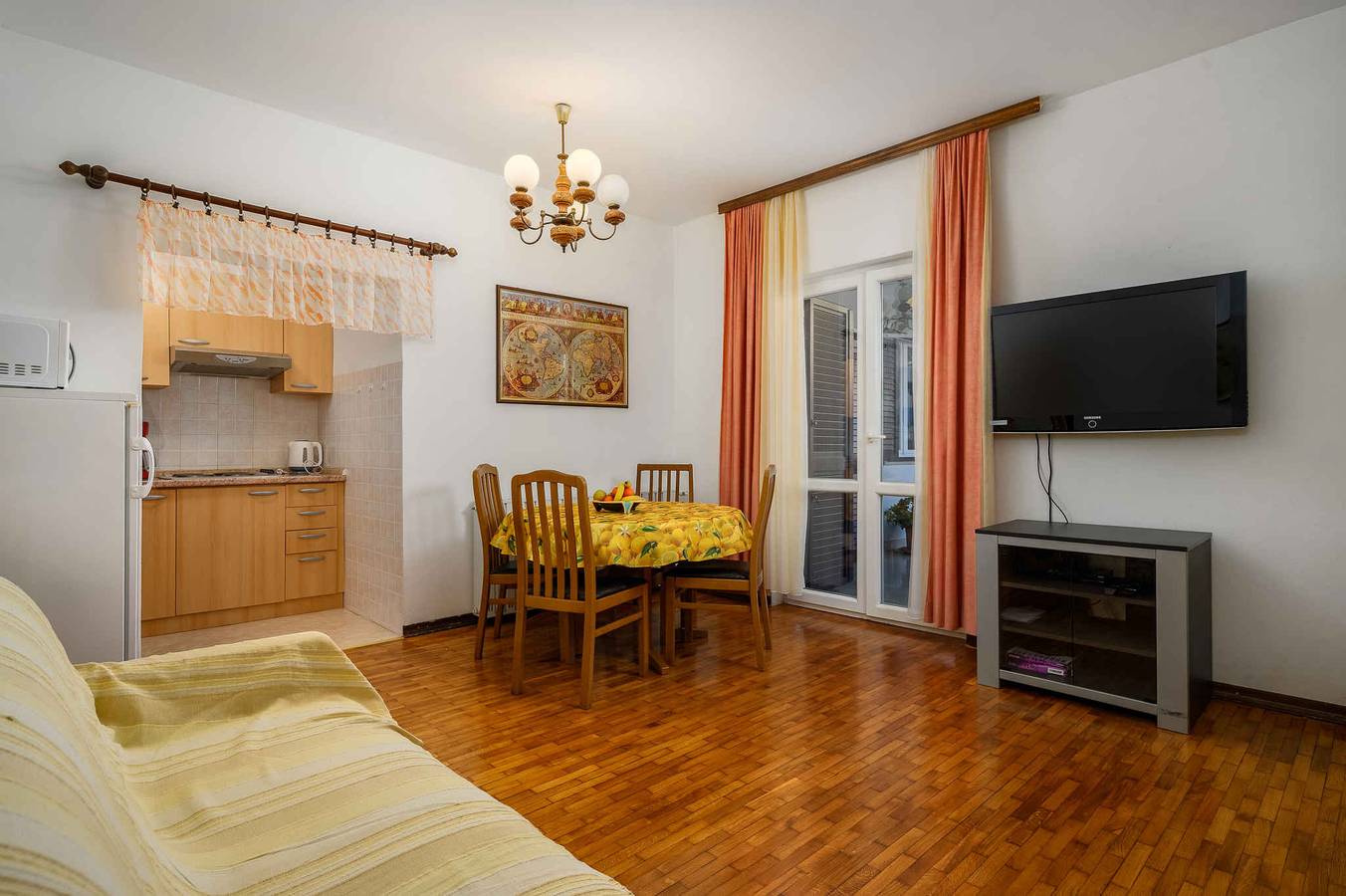 Appartamento intero, Appartamento con balcone e aria condizionata  in Umago, Umago e dintorni