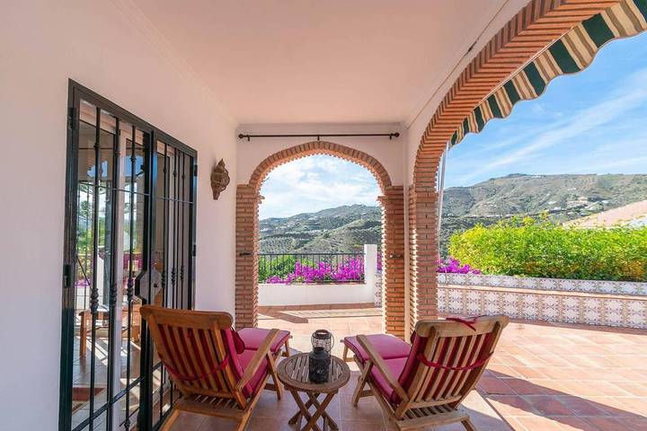 Casa rural para 6 personas, con Terraza y Jardín además de Piscina y Vistas en Canillas de Albaida - 4