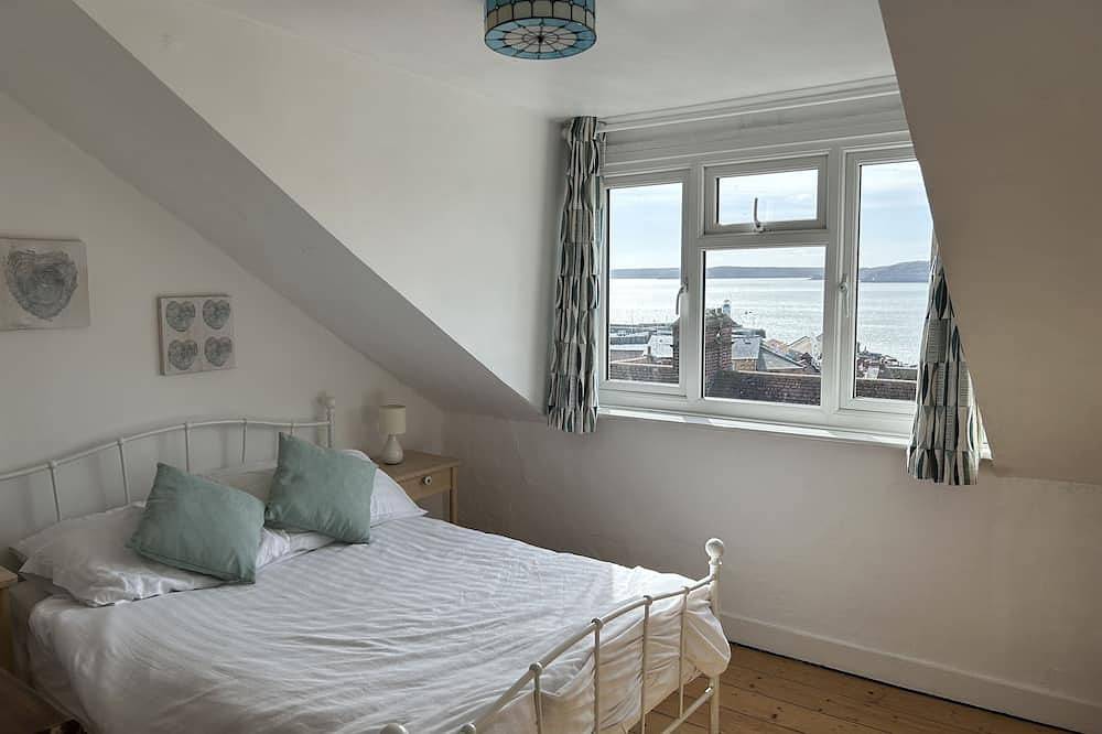 Stunning sea views set in Scarborough's Old Town in Scarborough, North York Moors National Park