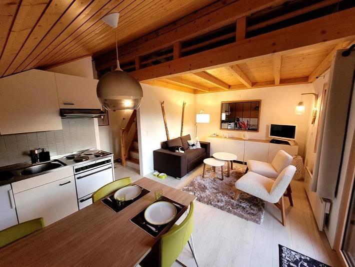 Gîte pour 3 personnes, avec balcon et vue dans La Lécherette