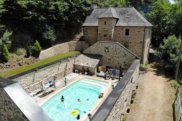 Location de vacances pour 12 personnes, avec jardin, animaux acceptés à Saint-Martial-de-Gimel