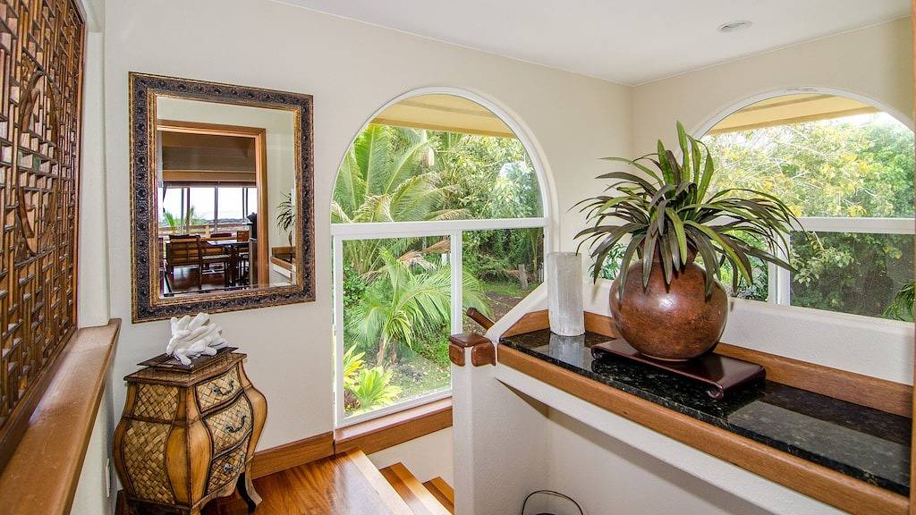 Luxuriös eingerichteter Bali-Tempel mit 160-Grad-Meerblick! in Kehena, West Puna