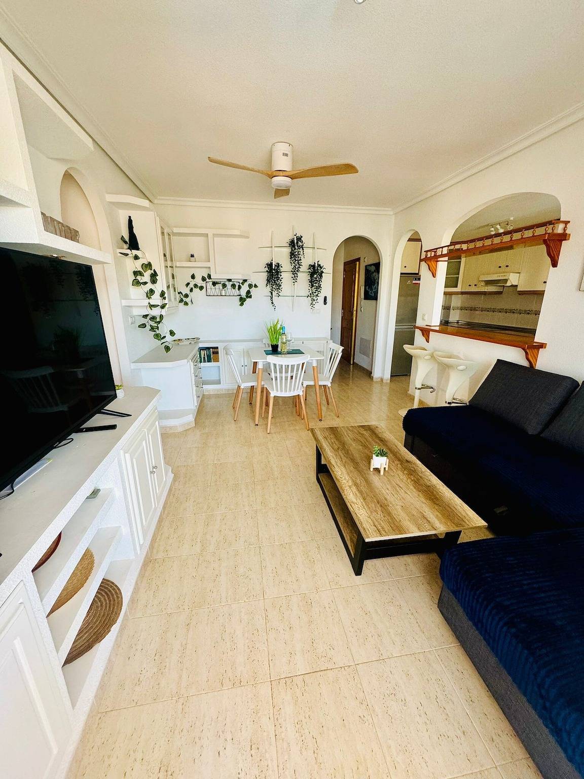 Apartamento entero, Casa vacacional 'Apartamento Arturo' con vistas al mar, Wi-Fi y aire acondicionado in Los Miradores del Puerto, San Javier