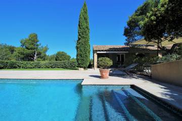 Location de vacances pour 6 personnes, avec terrasse ainsi que piscine et jardin à Cavaillon
