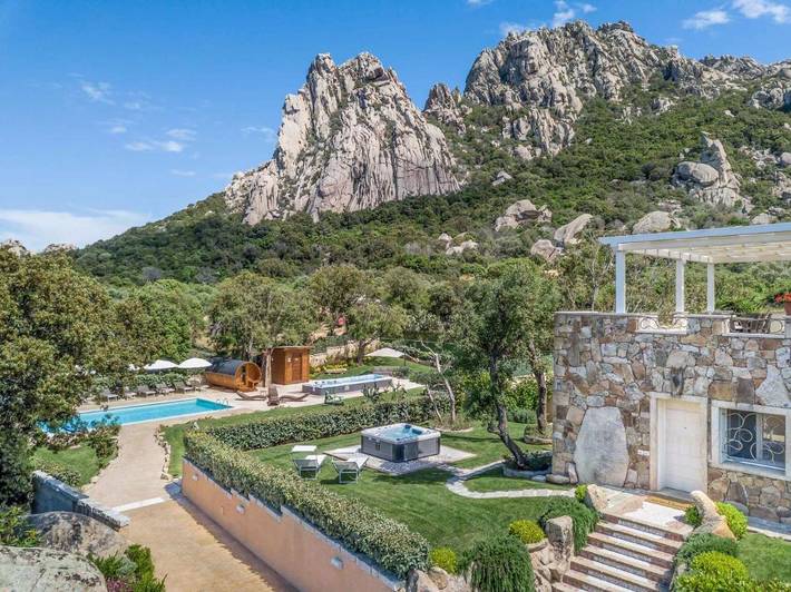 Casa vacanza per 2 persone, con Balcone e Idromassaggio nonché Terrazza e Giardino a San Pantaleo