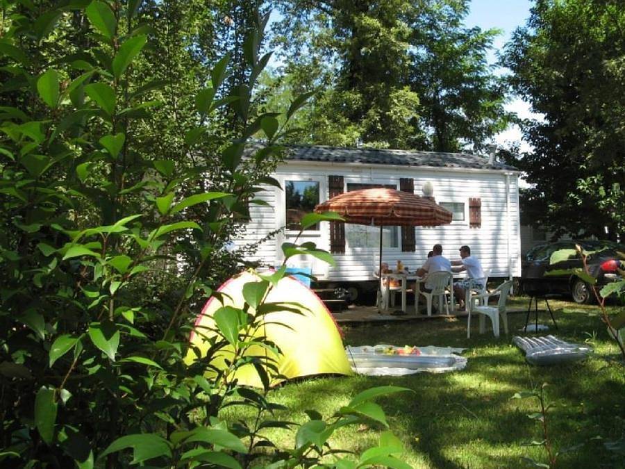 Flower Camping les Nauves - Mobilhome 4 personnes - Standard 24 m² in Belvès, Périgord Noir