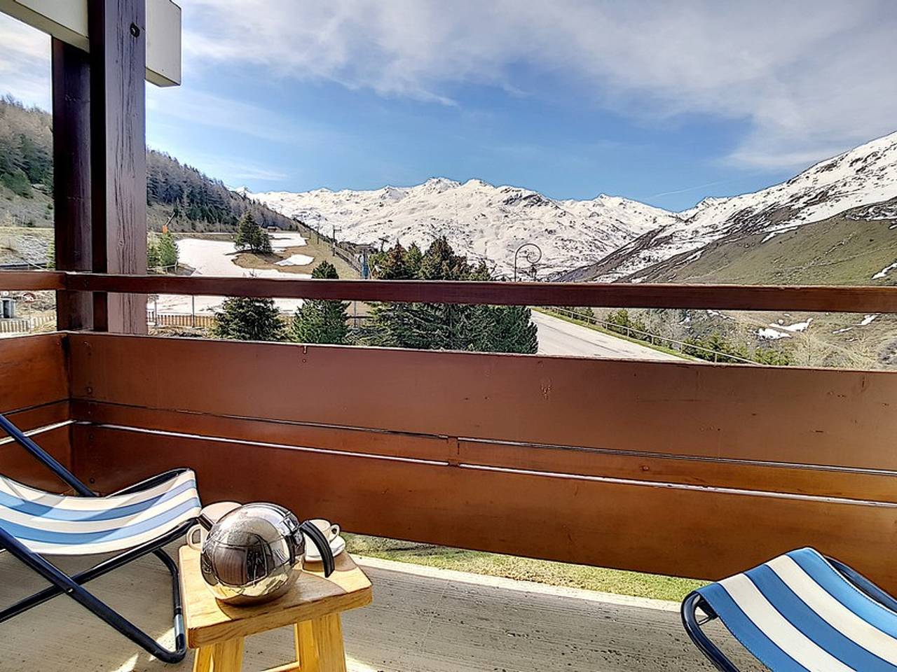 Entire apartment, Bright & Cozy Apartment · Ski-In/Ski-Out · Balcony with Garden View in Les Menuires, Saint-Martin-de-Belleville