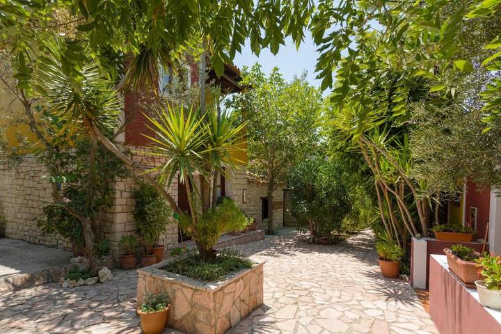 Gîte pour 4 personnes, avec jacuzzi ainsi que jardin et piscine dans Kalamaki - 3