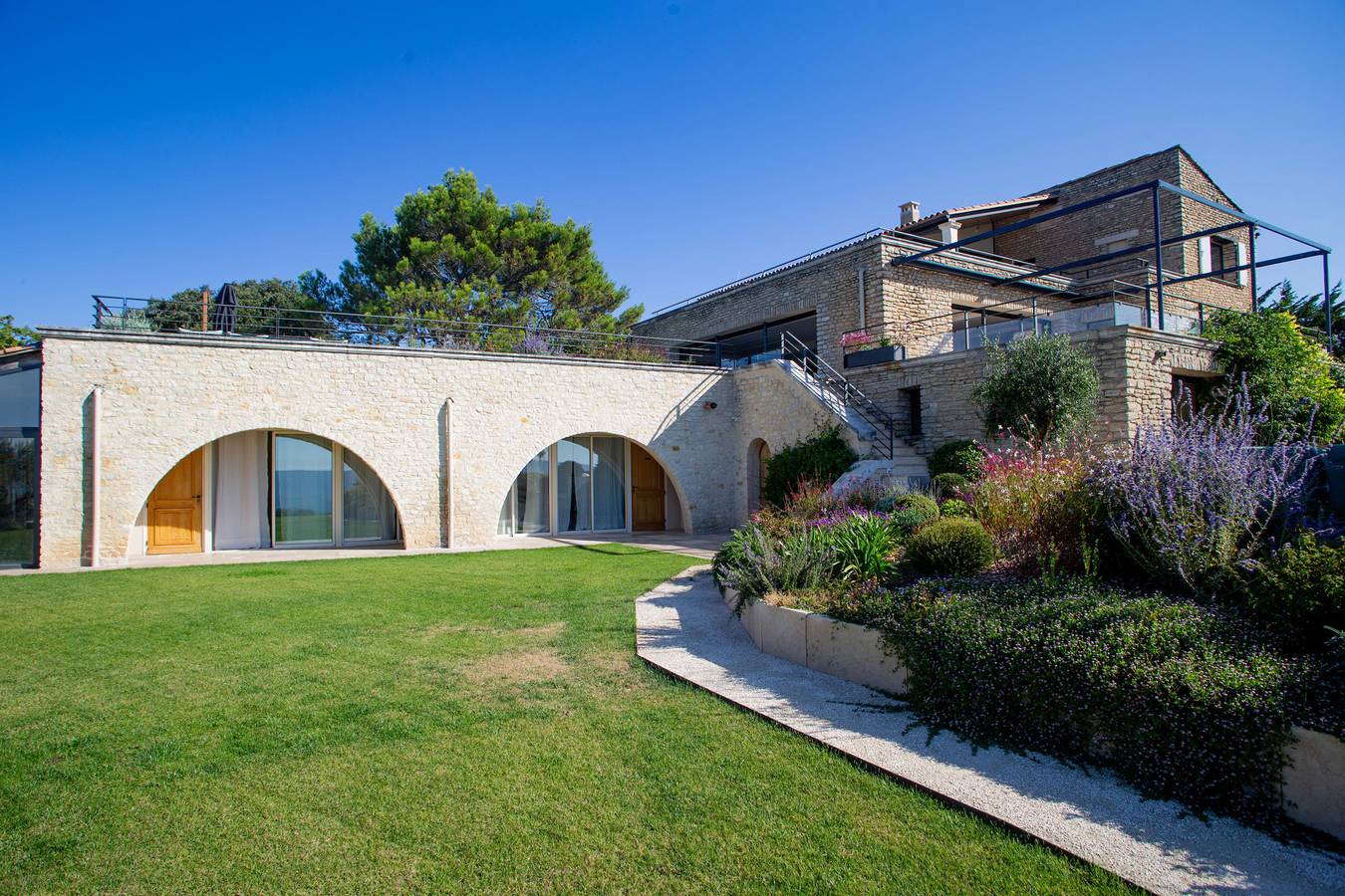 8-bedroom luxury villa with pool in Village de Gordes, Gordes