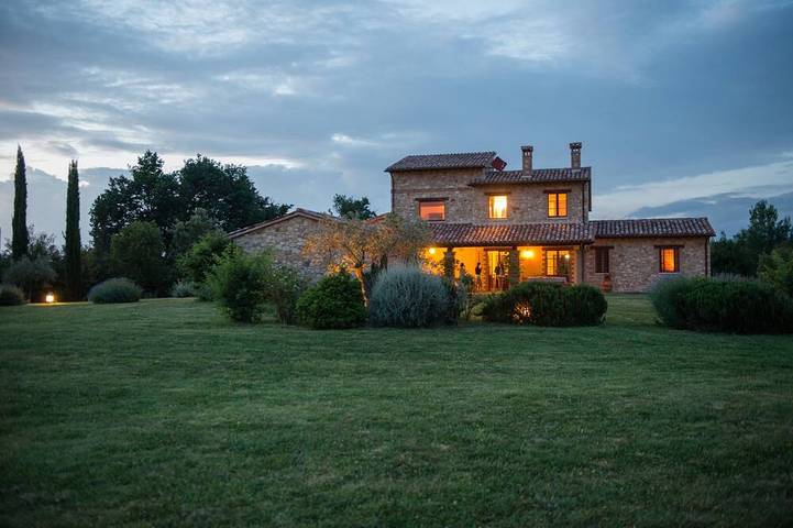 Herrliche mittelalterliche Villa mit Blick auf Todi in Todi, Perugia Provinz