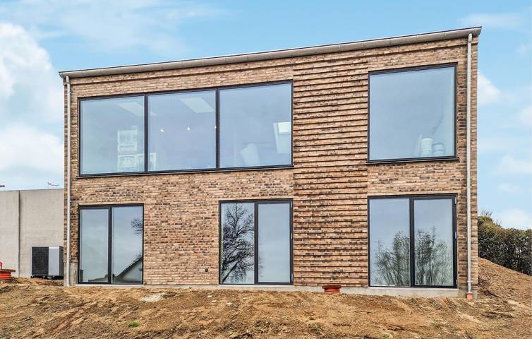 Ferieudlejning for 6 personer, med terrasse og have i Kruså