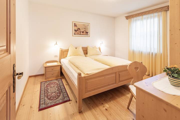 Ganze Wohnung, Ferienwohnung "Désirée Dolasilla" mit Balkon, Bergblick, WLAN & TV in Enneberg, Dolomiti Superski