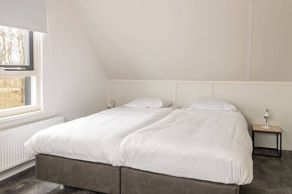 Freistehendes Ferienhaus am Wasser mit 3 Schlafzimmern in Friesland