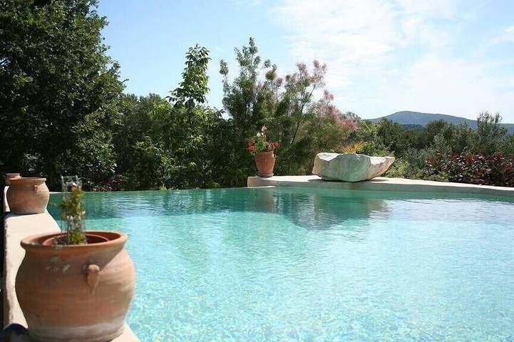 Location de vacances pour 4 personnes, avec terrasse et jardin, animaux acceptés à Entrechaux