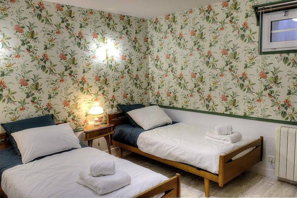 Entire apartment, La Rose & Le Loup, eco-vintage gite between sea and mountain in Spéracèdes, Cannes region