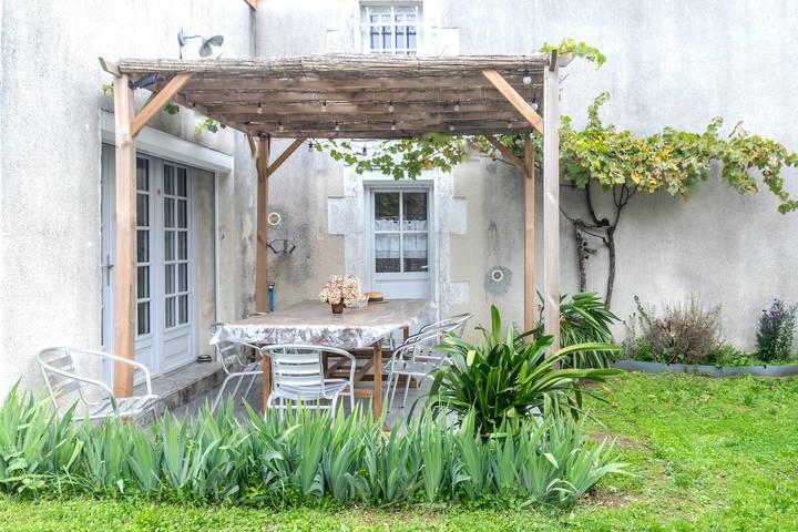 Maison de vacances 'La Maison De Joséphine' avec terrasse privée et Wi-Fi in Montignac-Charente, Charente