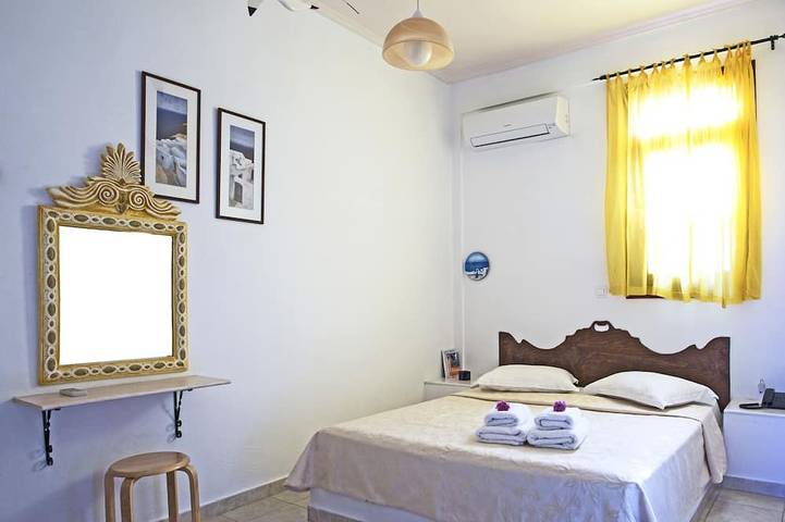 Location de vacances pour 5 personnes, avec piscine ainsi que balcon et jardin à Perissa - 3