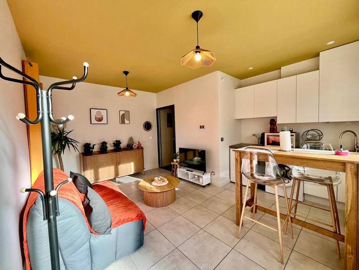 Gîte pour 3 personnes, avec terrasse dans Charnècles