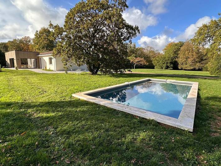 Location de vacances pour 8 personnes, avec vue ainsi que piscine et jardin, animaux acceptés dans Golf Club De L Hirondelle