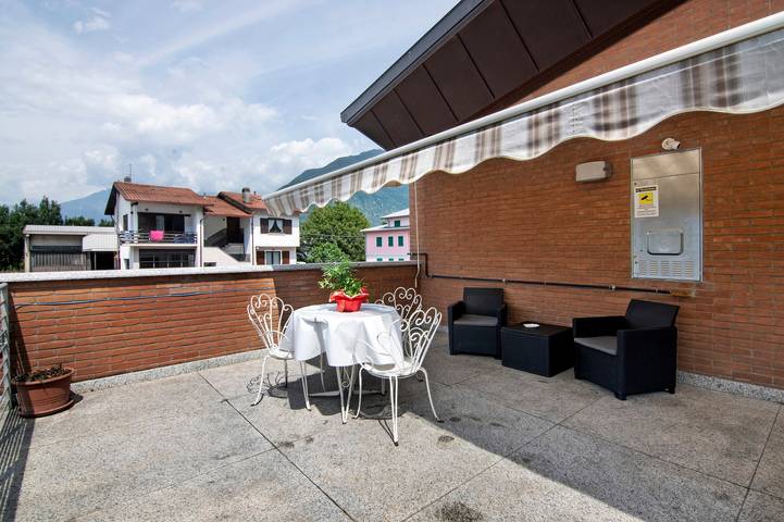 Apartamento inteiro, Apartamento 'Casa Zia Dani' com vista para a montanha, terraço privado e acesso Wi-Fi in Piantedo (Village), Piantedo