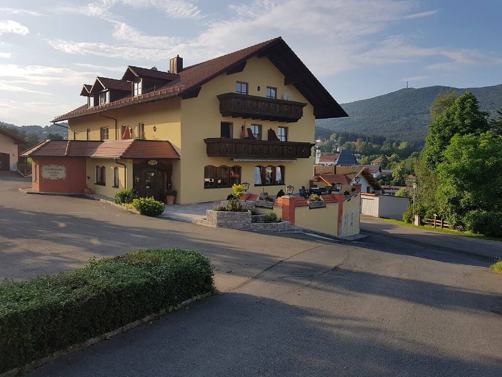 Pension/Ferienwohnungen Ludwig - Doppelzimmer 16 mit Balkon und Bergblick in Rimbach (Oberpfalz), Ostbayern