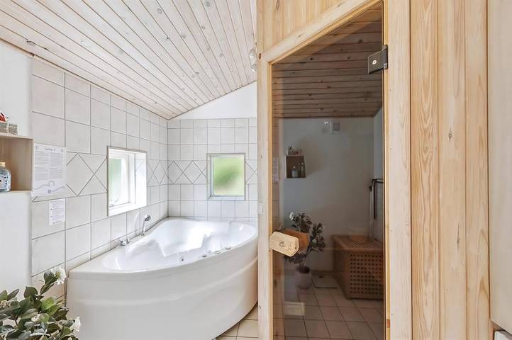 Location de vacances pour 10 personnes, avec terrasse ainsi que jacuzzi et sauna, animaux acceptés à Ebeltoft - 2