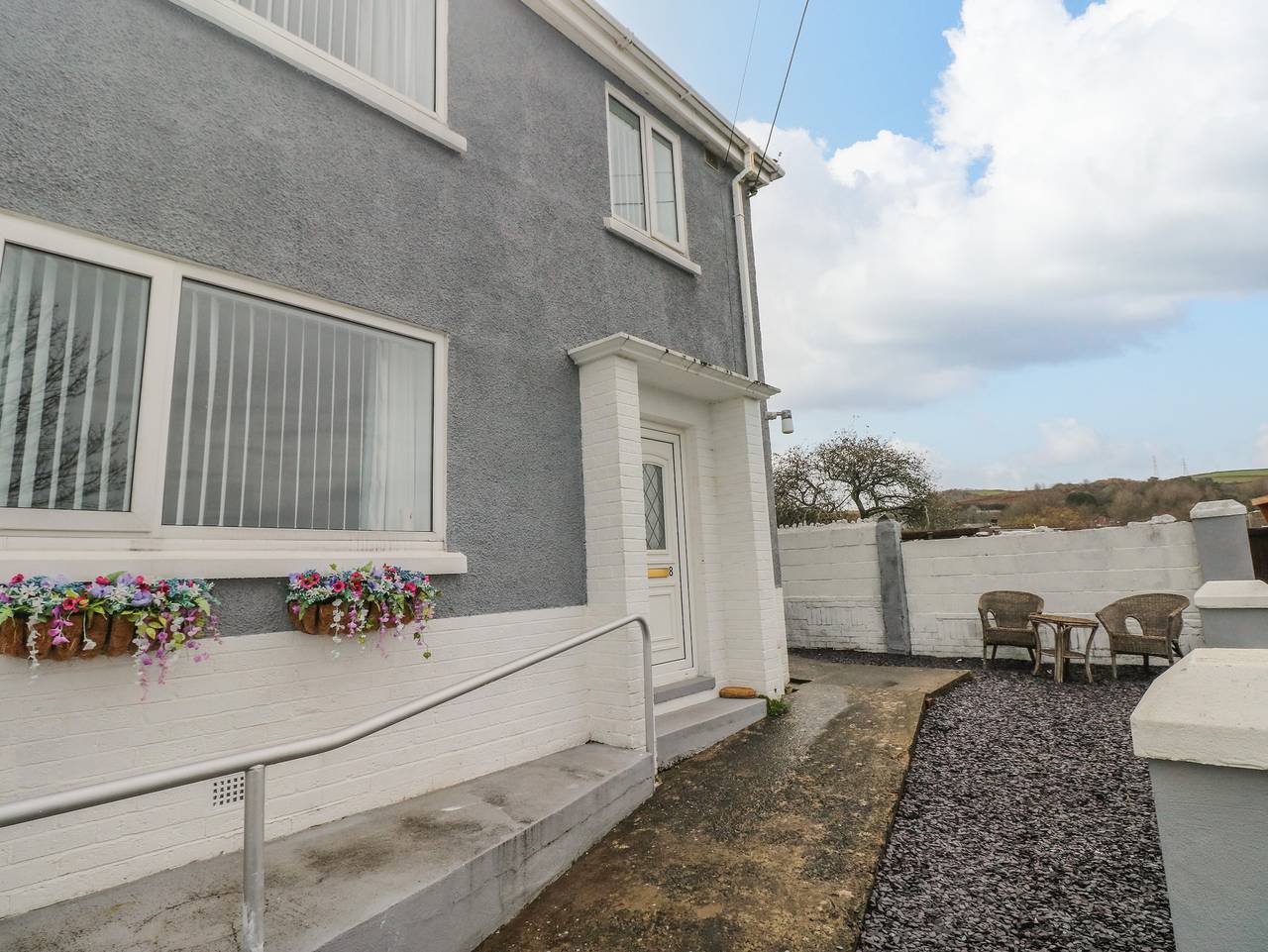 Cwtch Ar Y Mor in Burry Port, Carmarthenshire