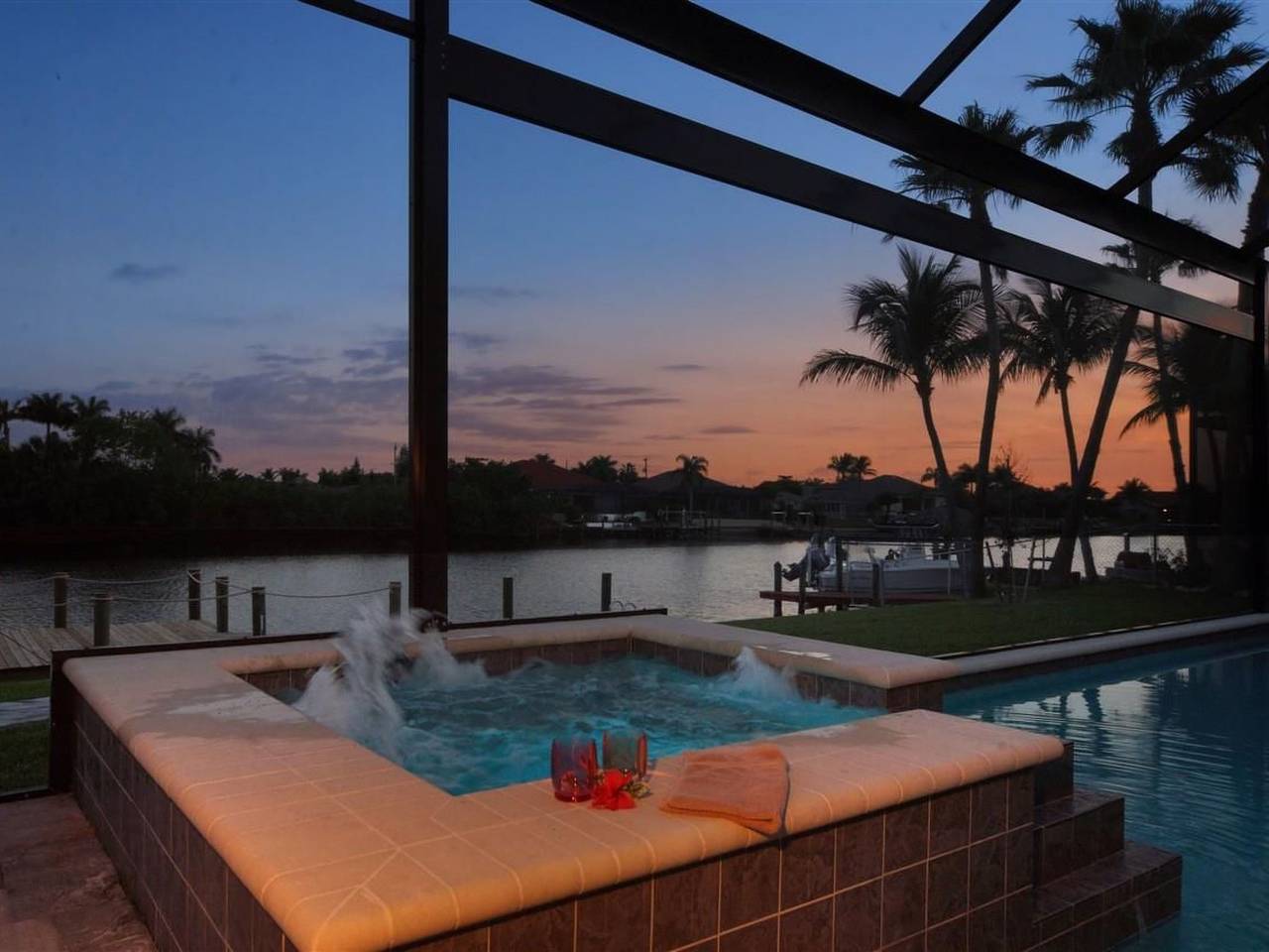 Luxuriöse Villa mit privatem Steg in Cabo Coral, Southwest Florida