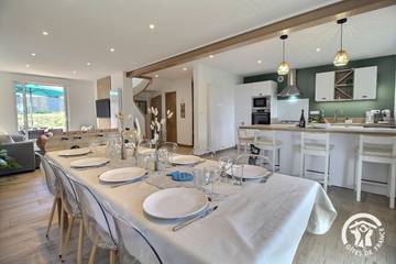 Gîte pour 8 personnes, avec jardin et terrasse à Matignon