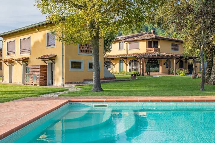 Villa per 15 persone, con giardino e terrazza in Massarosa