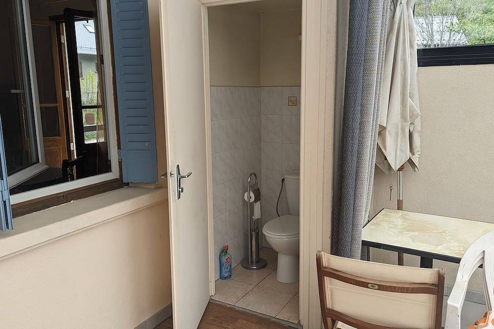 Entire apartment, Apartment 'Appartement Rochenoir' with Mountain View, Private Terrace and Wi-Fi in Saint-Jean-de-Maurienne, Saint-Jean-de-Maurienne region