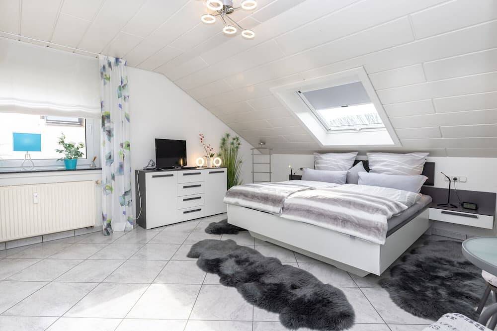 Ganze Wohnung, Ferienwohnung Dachgeschoss (79qm) mit zwei Schlafzimmern in Netphen, Kreis Siegen-Wittgenstein