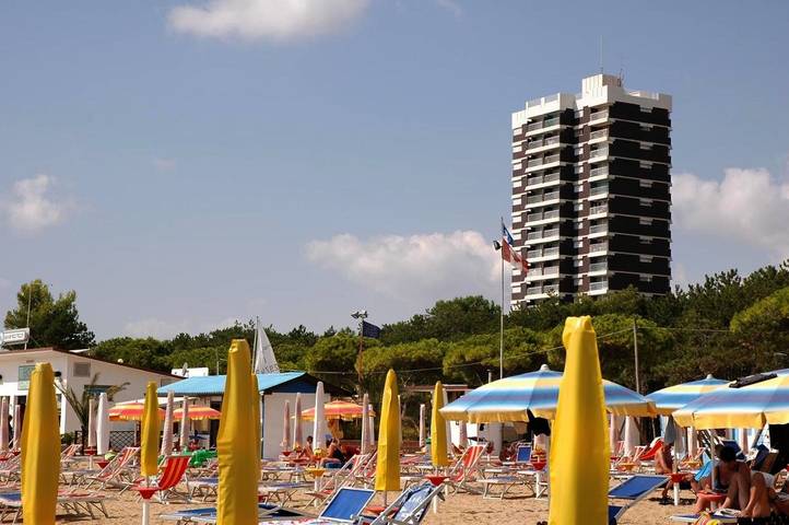 Vakantiewoning voor 4 personen, with Balkon and Terras as well as Uitzicht in Lignano Pineta