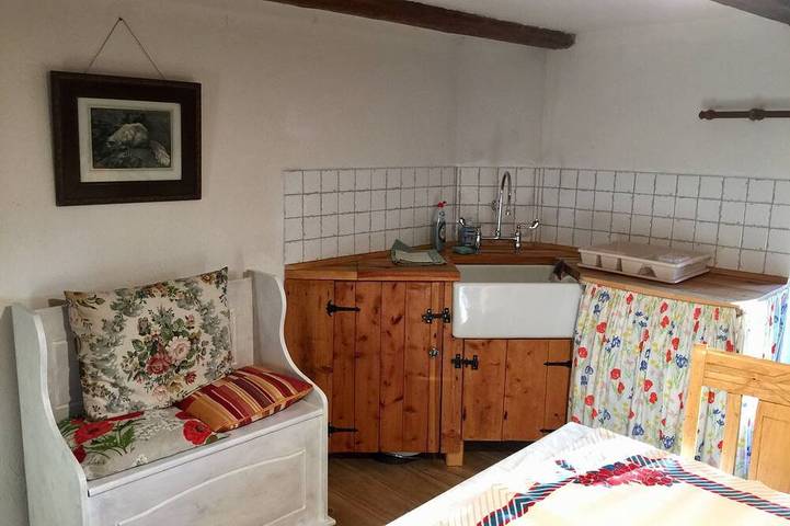Appartement entier, Appartement isolé au-dessus des écuries dans une maison de moulin historique in Bas-Silésie